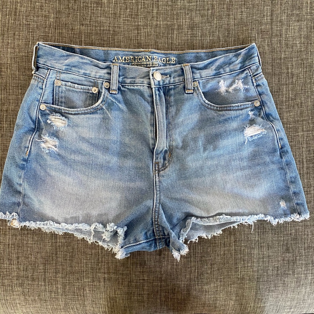 American Eagle cut-off Mom shorts 🦋
